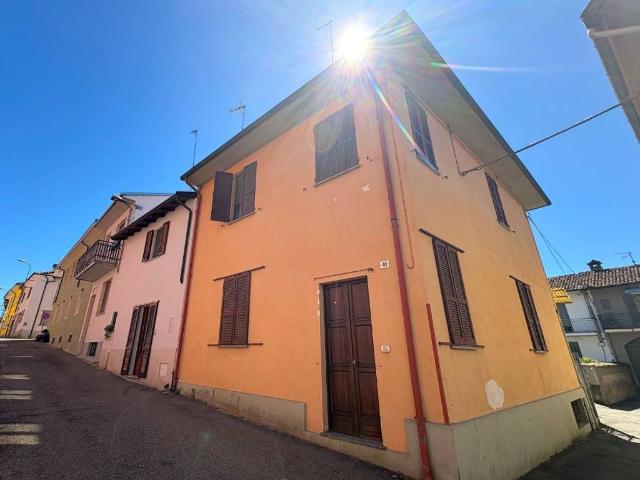 Villa Indipendente in vendita a Sannazzaro De' Burgondi, Lombardia