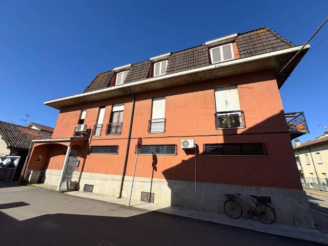 Villa Indipendente in vendita a Sannazzaro De' Burgondi, Lombardia