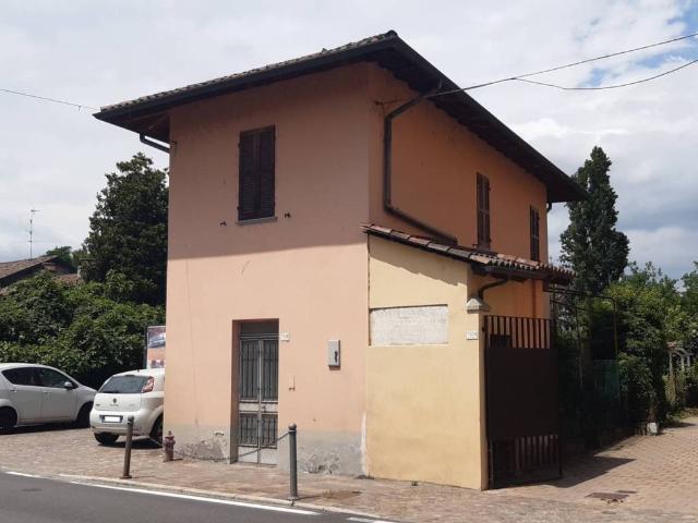 Villa Indipendente in vendita a Sannazzaro De' Burgondi, Lombardia