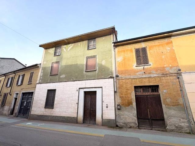 Villa Indipendente in vendita a Sannazzaro De' Burgondi, Lombardia