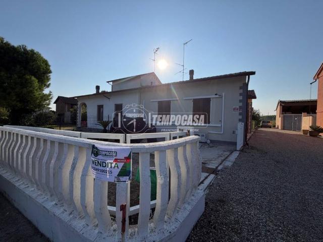 Villa Indipendente in vendita a Sannazzaro De' Burgondi, Lombardia