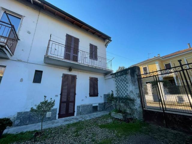 Villa Indipendente in vendita a Sannazzaro De' Burgondi, Lombardia