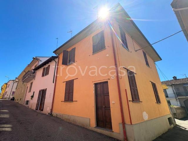 Villa Indipendente in vendita a Sannazzaro De' Burgondi, Lombardia
