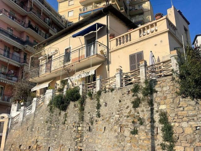 Villa Indipendente in vendita a San Remo, Liguria