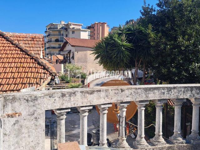 Villa Indipendente in vendita a San Remo, Liguria