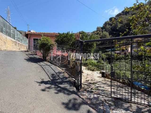 Villa Indipendente in vendita a San Remo, Liguria