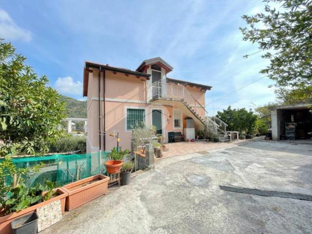 Villa Indipendente in vendita a Suseneo, San Remo