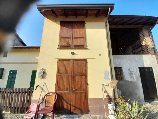 Villa Indipendente in vendita a Santa Giuletta, Lombardia