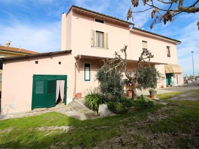 Villa Indipendente in vendita a Santa Maria A Monte, Toscana