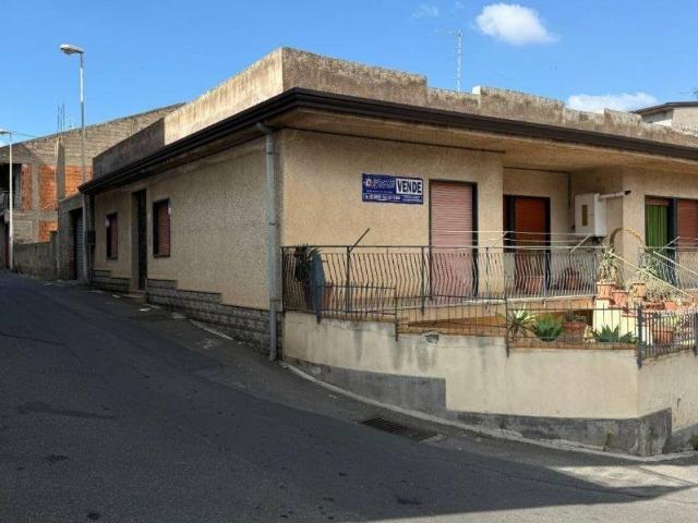 Villa Indipendente in vendita a Santa Maria Di Licodia, Sicilia