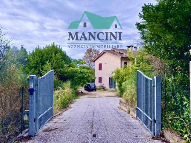Villa Indipendente in vendita a Jesi, Ancona