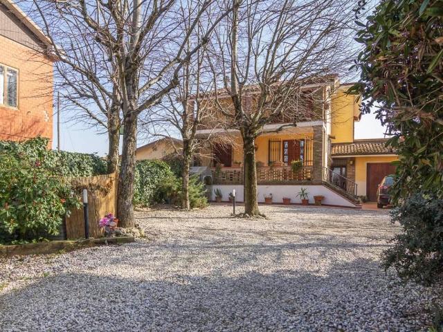 Villa Indipendente in vendita a Unione Terre d'Acqua, Sant'agata Bolognese