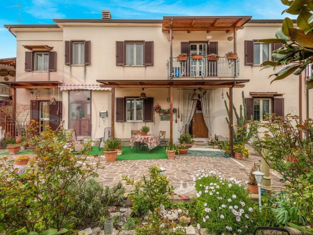 Villa Indipendente in vendita a Sant'ambrogio Sul, Lazio
