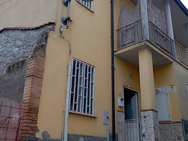 Villa Indipendente in vendita a Sant'angelo A Cupolo, Campania