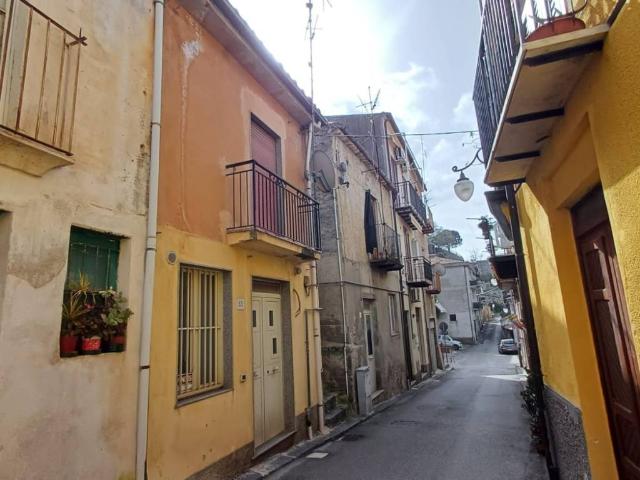 Villa Indipendente in vendita a Sant'angelo Di Brolo, Sicilia
