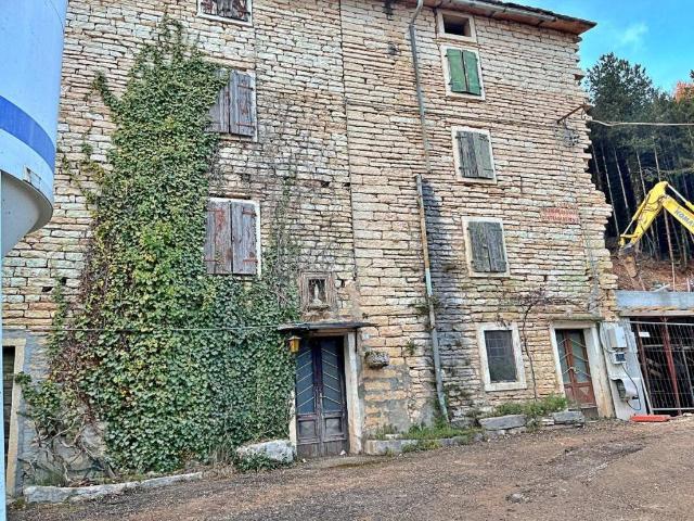 Villa Indipendente in vendita a Sant'anna D'alfaedo, Veneto