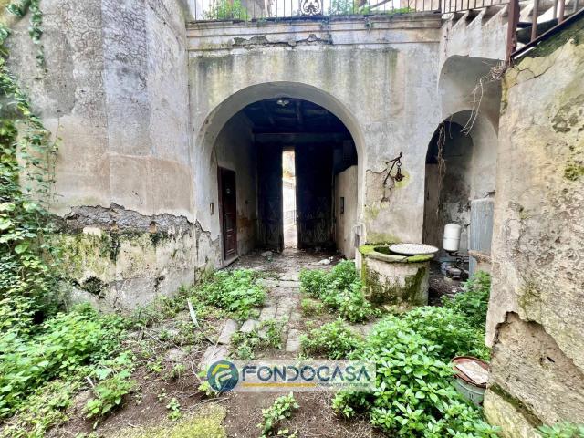 Villa Indipendente in vendita a Sant'antimo, Campania