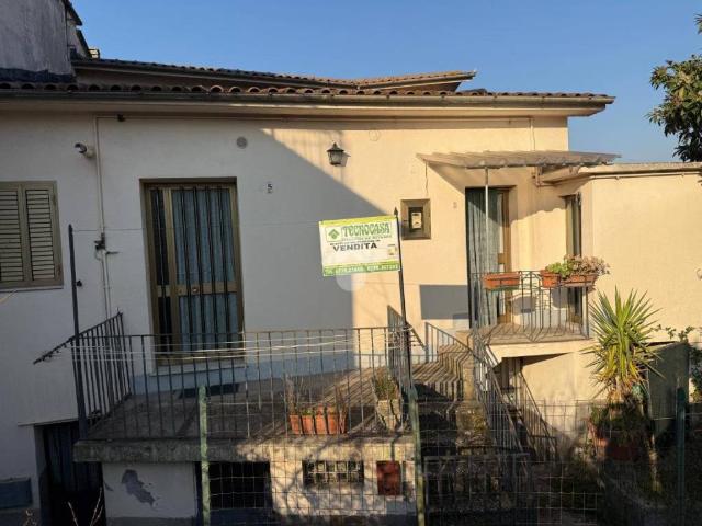 Villa Indipendente in vendita a Sant'apollinare, Lazio