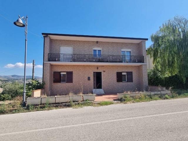 Villa Indipendente in vendita a Sant'arcangelo Trimonte, Campania