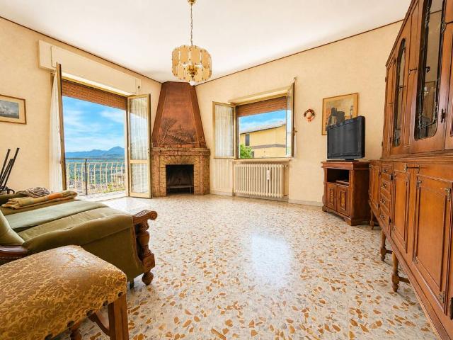 Villa Indipendente in vendita a Sante Marie, Abruzzo