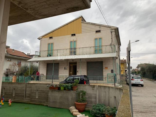 Villa Indipendente in vendita a Unione dei Comuni della Val Vibrata, Sant'egidioalla Vibrata