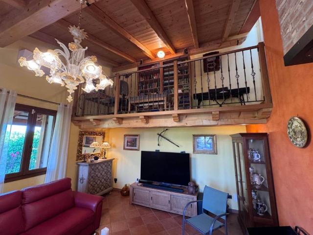 Villa Indipendente in vendita a Sant'elena, Veneto