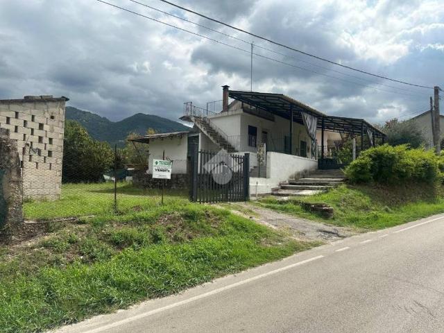 Villa Indipendente in vendita a Sant'elia Fiumerapido, Lazio