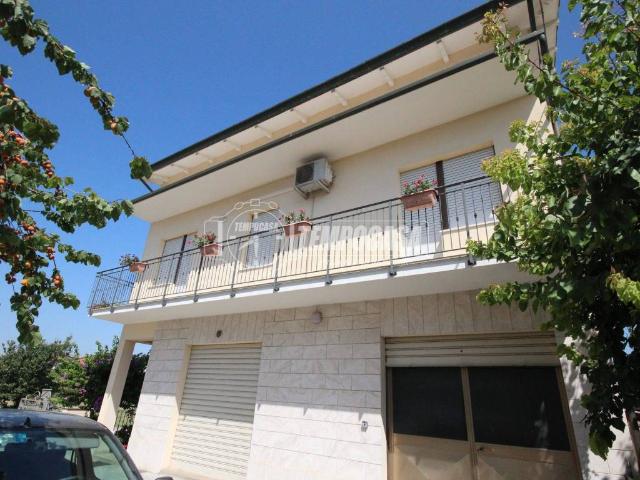 Villa Indipendente in vendita a Marche, Fermo