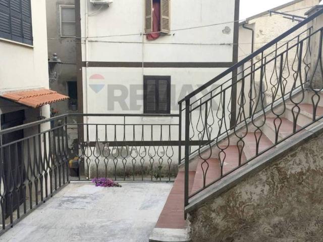 Villa Indipendente in vendita a Santi Cosma E Damiano, Lazio