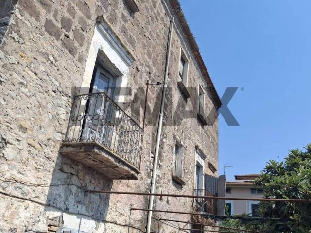 Villa Indipendente in vendita a Santi Cosma E Damiano, Lazio