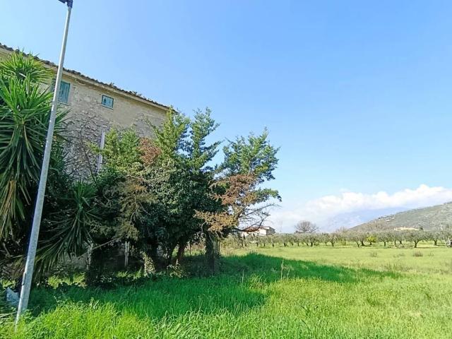 Villa Indipendente in vendita a Santi Cosma E Damiano, Lazio