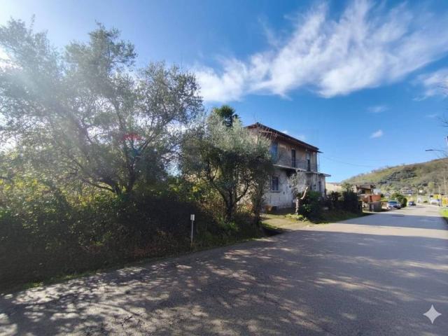 Villa Indipendente in vendita a Santi Cosma E Damiano, Lazio