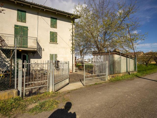 Villa Indipendente in vendita a Val d’Enza, Re