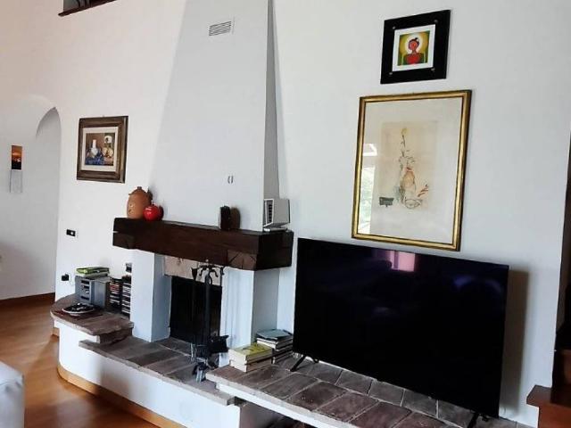 Villa Indipendente in vendita a Val d’Enza, Re