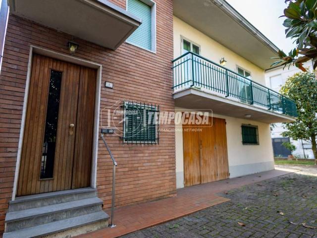 Villa Indipendente in vendita a Val d’Enza, Re