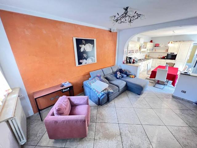 Villa Indipendente in vendita a Val d’Enza, Re