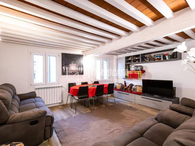 Villa Indipendente in vendita a Val d’Enza, Re