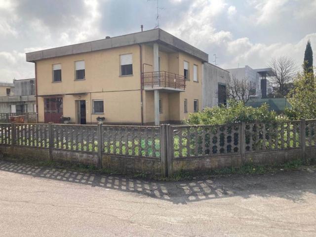 Villa Indipendente in vendita a Val d’Enza, Re