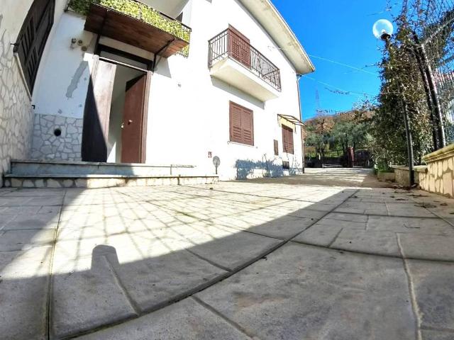 Villa Indipendente in vendita a Santo Stefano Del Sole, Campania