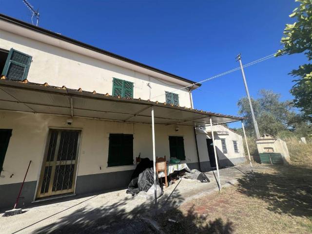 Villa Indipendente in vendita a Ponzano Magra, Santo Stefano Di Magra