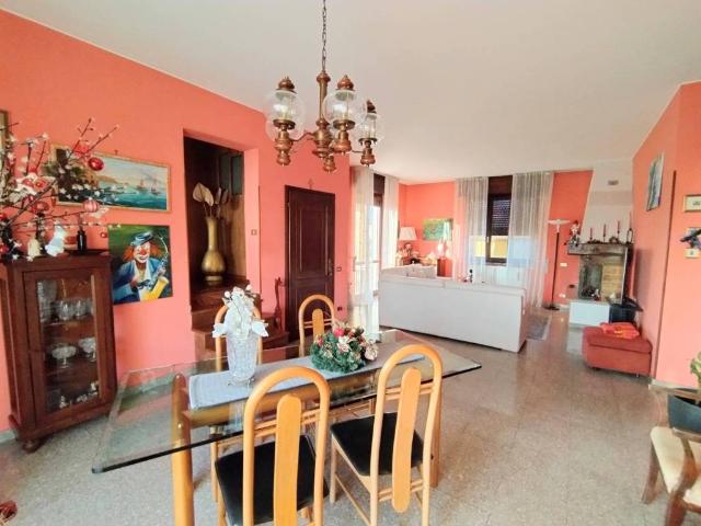 Villa Indipendente in vendita a Santo Stefano Ticino, Lombardia