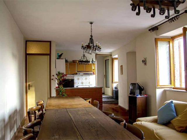 Villa Indipendente in vendita a Sant'omobono Imagna, Lombardia