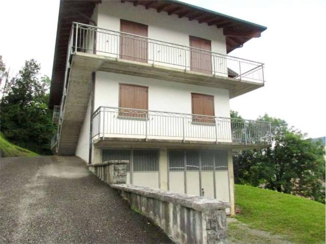 Villa Indipendente in vendita a Sant'omobono Imagna, Lombardia