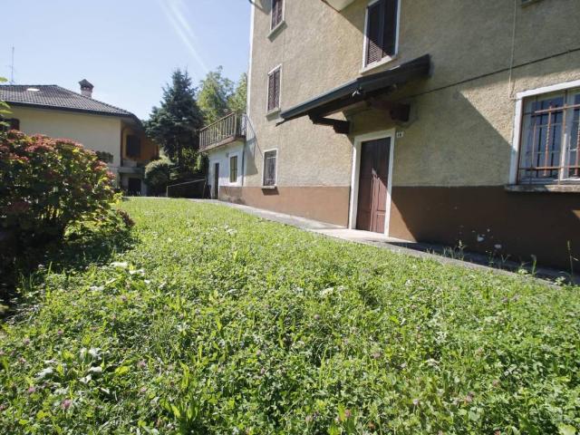 Villa Indipendente in vendita a Sant'omobono Imagna, Lombardia