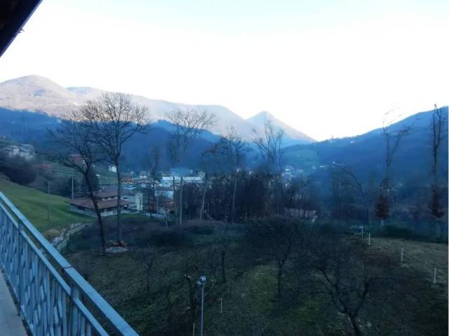 Villa Indipendente in vendita a Sant'omobono Imagna, Lombardia