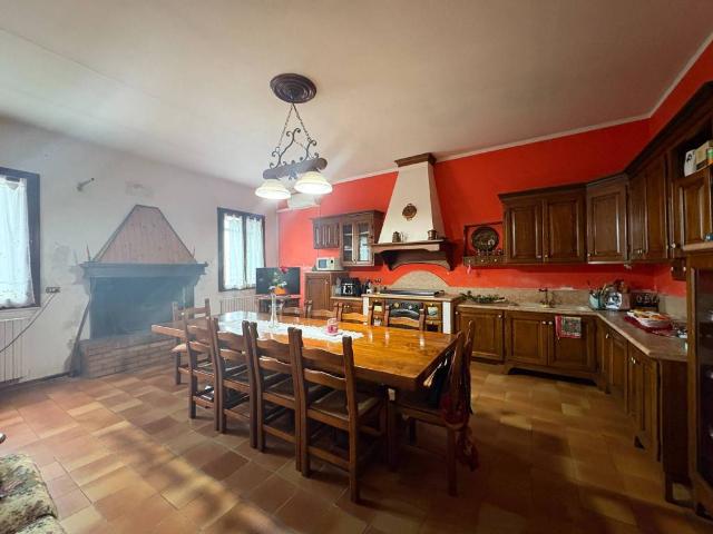 Villa Indipendente in vendita a Sant'urbano, Veneto