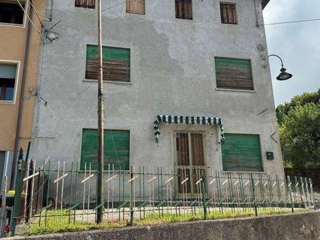 Villa Indipendente in vendita a Sarmede, Veneto