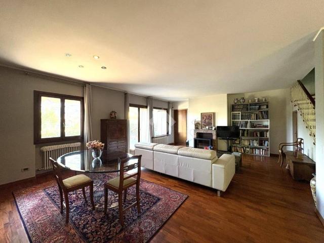Villa Indipendente in vendita a Sarnico, Lombardia