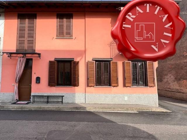 Villa Indipendente in vendita a Saronno, Lombardia