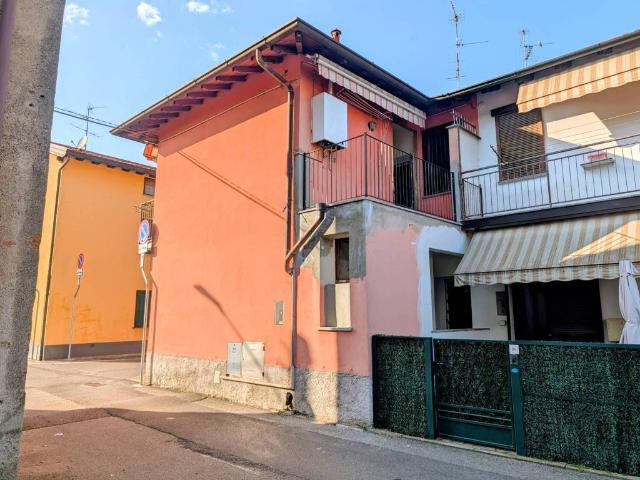 Villa Indipendente in vendita a Saronno, Lombardia